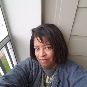 Meet your Posher, Raygina